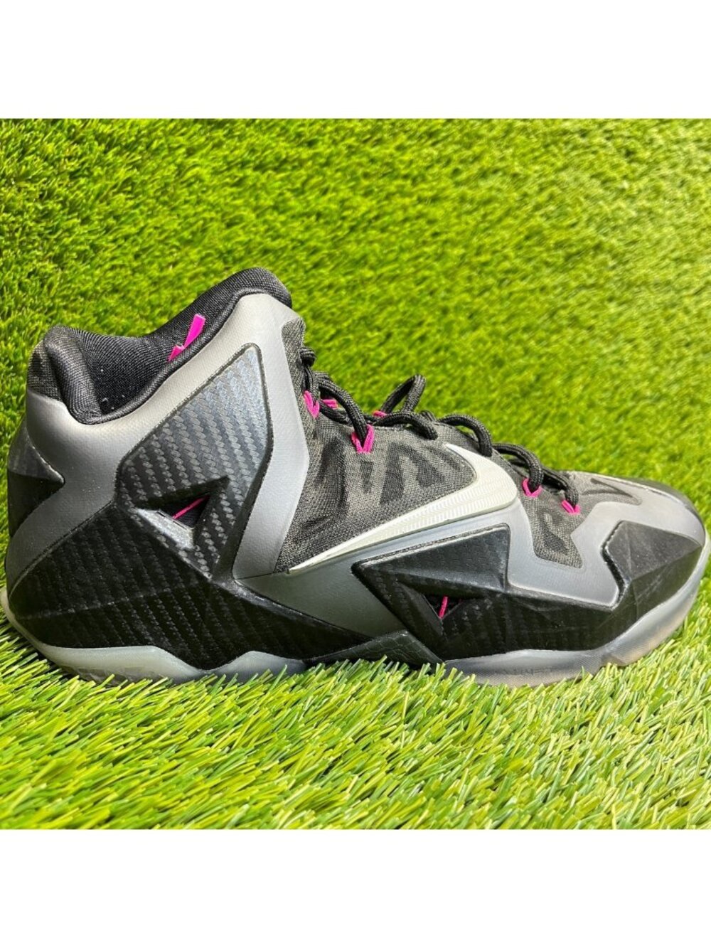 Nike LeBron 11 Miami Nights Mens Size 10.5 Black Pink Basketball Shoes Sneakers